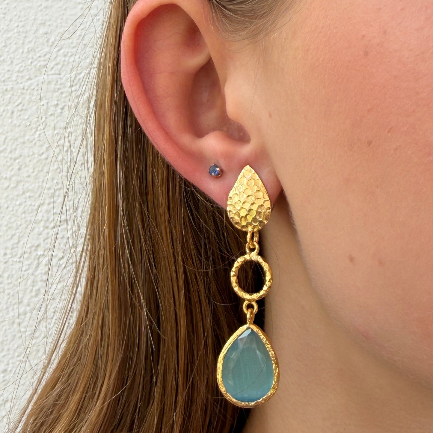 Cats Eye in seafoam color, hammered leaf post connects with a circrle in the middle
